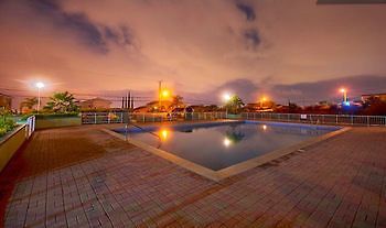 Signature Skys Guest Apartments Кингстън Екстериор снимка