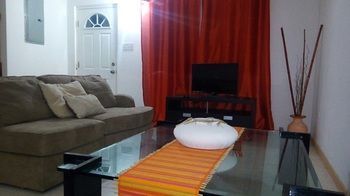 Signature Skys Guest Apartments Кингстън Екстериор снимка