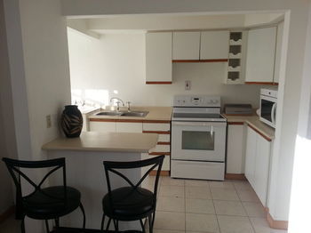 Signature Skys Guest Apartments Кингстън Екстериор снимка