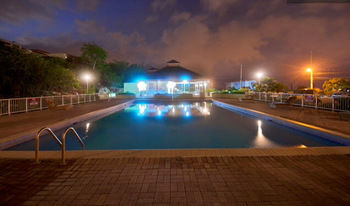 Signature Skys Guest Apartments Кингстън Екстериор снимка